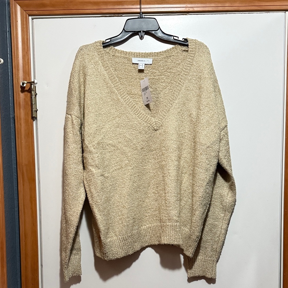 Forever 21 V-Neck Sweater in Cream